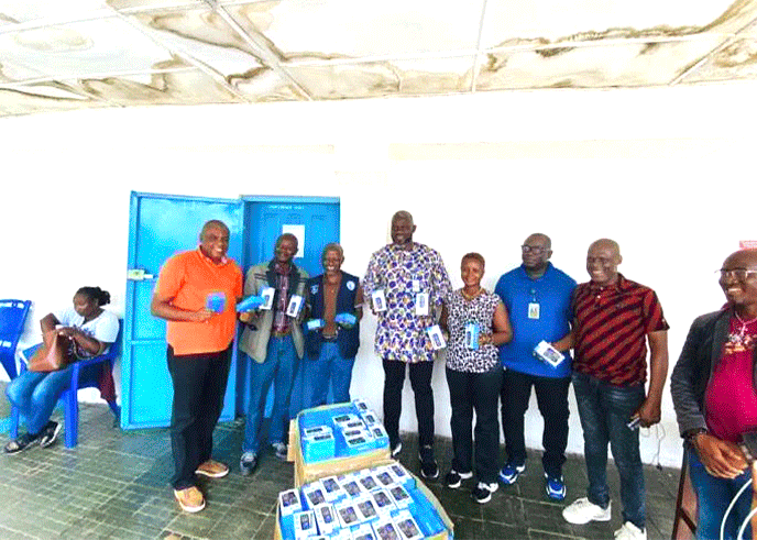 LPRC-Donates-Phones-To-Returnees