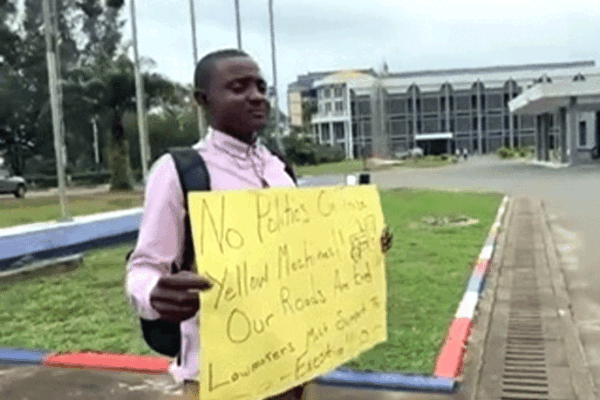 Protester-Urges-Lawmakers-To-Support-Boakai’s-Yellow-Machines-Quest