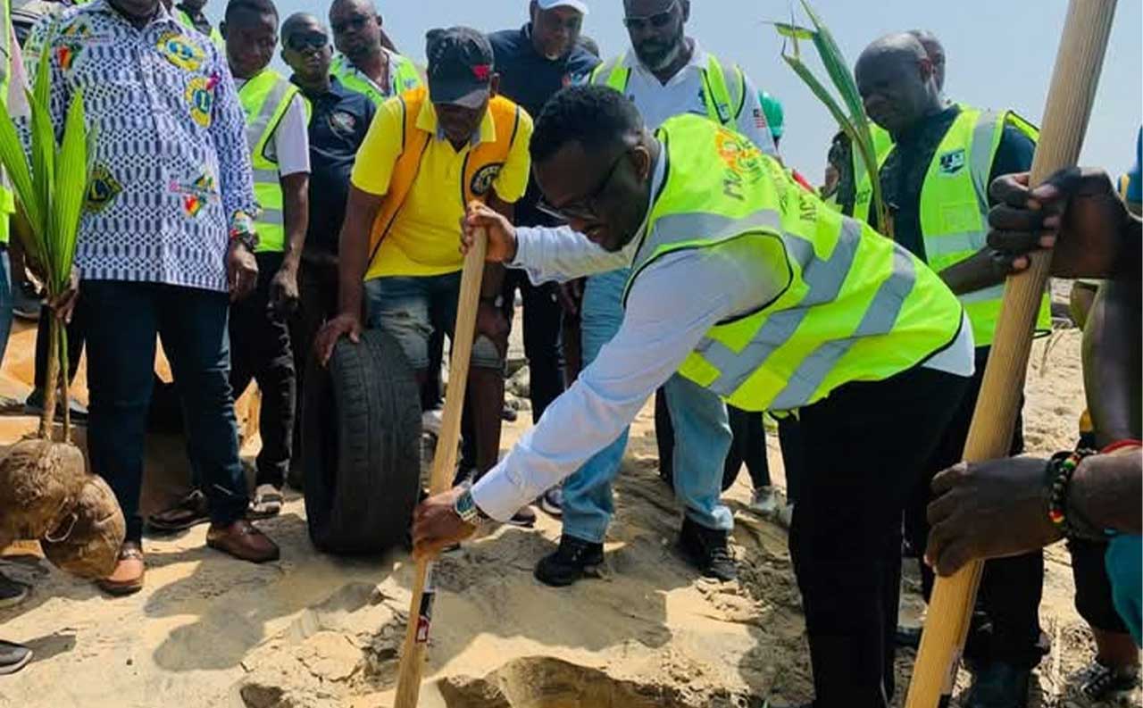 Macdonald-Metzger,-Deputy-Chief-of-Office-Staff-for-Administration-In-the-Office-of-the-Vice-President-of-Liberia,-Launch-Tree-Planting-Exercise