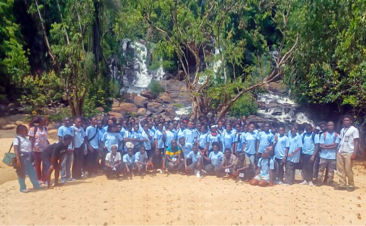 Students-Of-Efforts-Baptist-At-The-Famous-Kpatawee-Waterfall