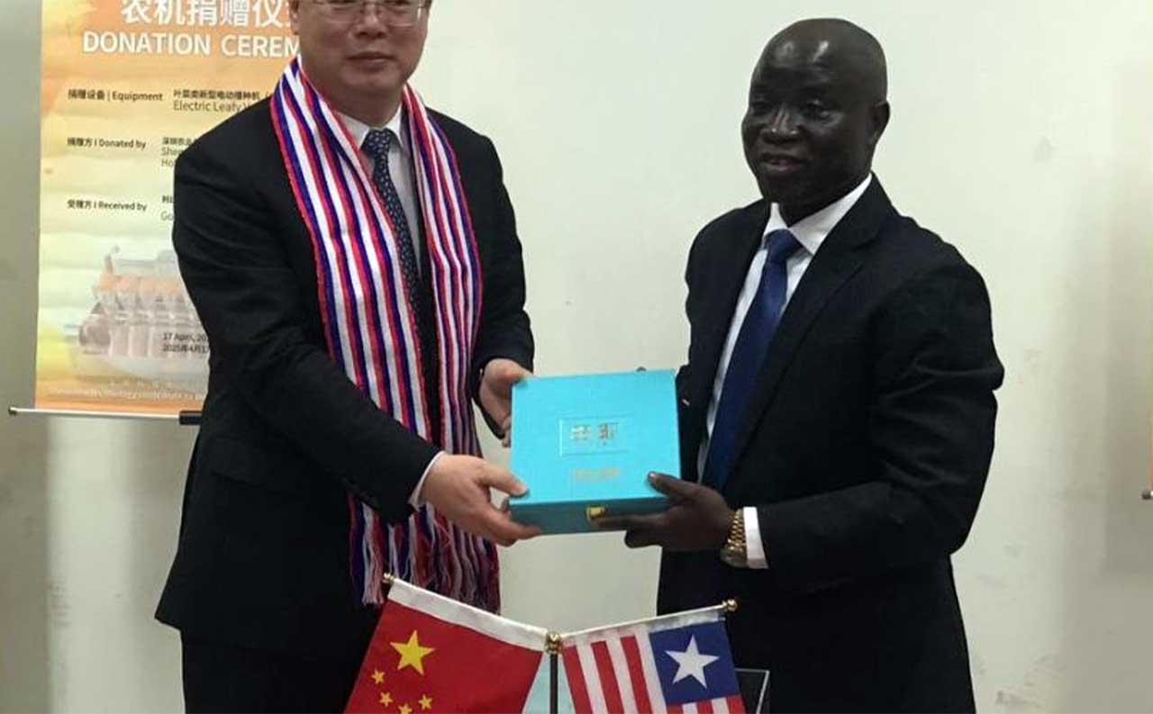 Mayor-of-Shenzhen,-Mr.-Qin-Weizhong-and-Agriculture-Minister-Dr.-J.-Alexander-Nuetah-during-a-visit-at-the-MOA
