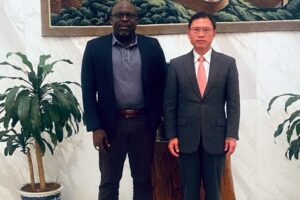 Liberia-Maritime-Authority-(LiMA),-Cllr.-Neto-Zarzar-Lighe-Sr.,-pose-Chinese-Ambassador-to-Liberia,-H.E.-Yin-Chengwu