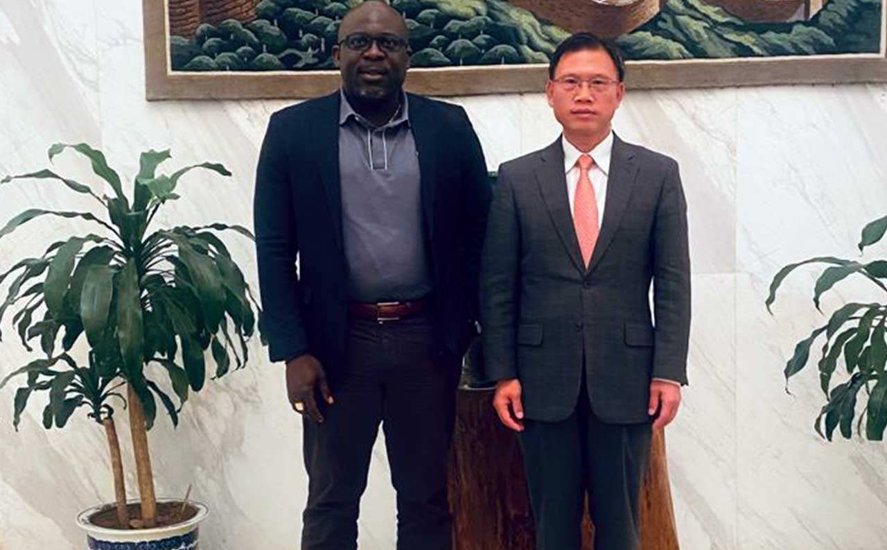 Liberia-Maritime-Authority-(LiMA),-Cllr.-Neto-Zarzar-Lighe-Sr.,-pose-Chinese-Ambassador-to-Liberia,-H.E.-Yin-Chengwu