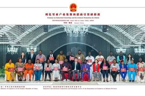Fifteen-Commerce-Ministry-Workers-Complete-Industrial-Clustering-Training-in-China