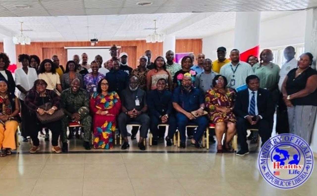 Presidential-Drug-Committee-and-Service-Providers-Pose-For-Photo